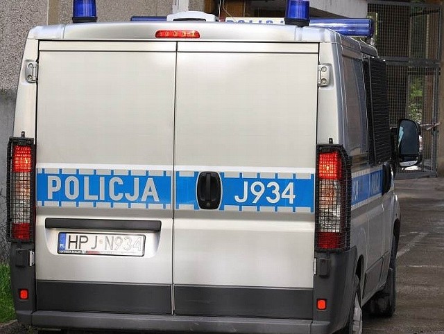 Mężczyzna został zatrzymany, odpowie za groźby karalne oraz znieważenie i naruszenie nietykalności policjantów.