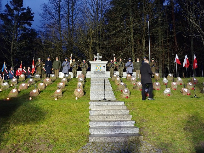 Premier Mateusz Morawiecki w Kopnej Górze. Wziął udział w uroczystościach upamiętniających Powstańców Listopadowych (zdjęcia)