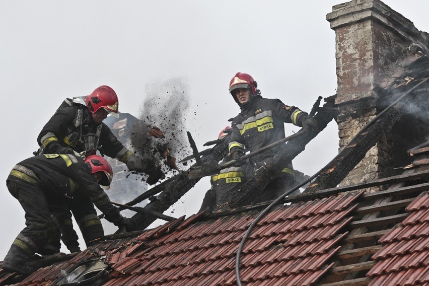 Trzyosobowa rodzina w kilka chwil straciła dach nad głową....