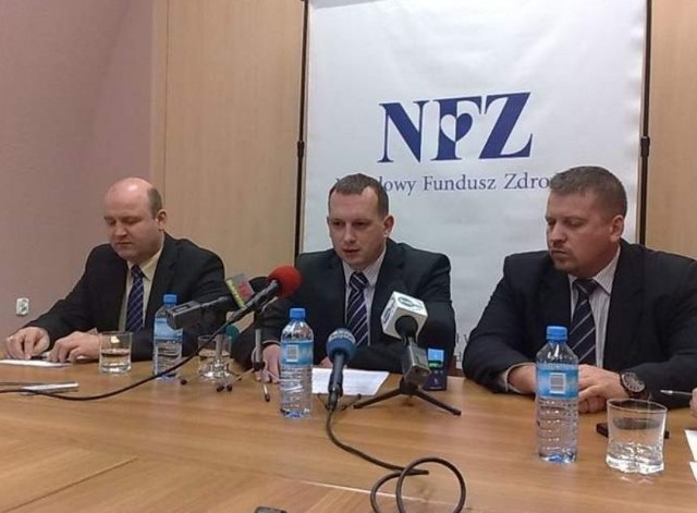 Jacek Roleder (w środku) od poniedziałku znowu jest szefem podlaskiego NFZ-u