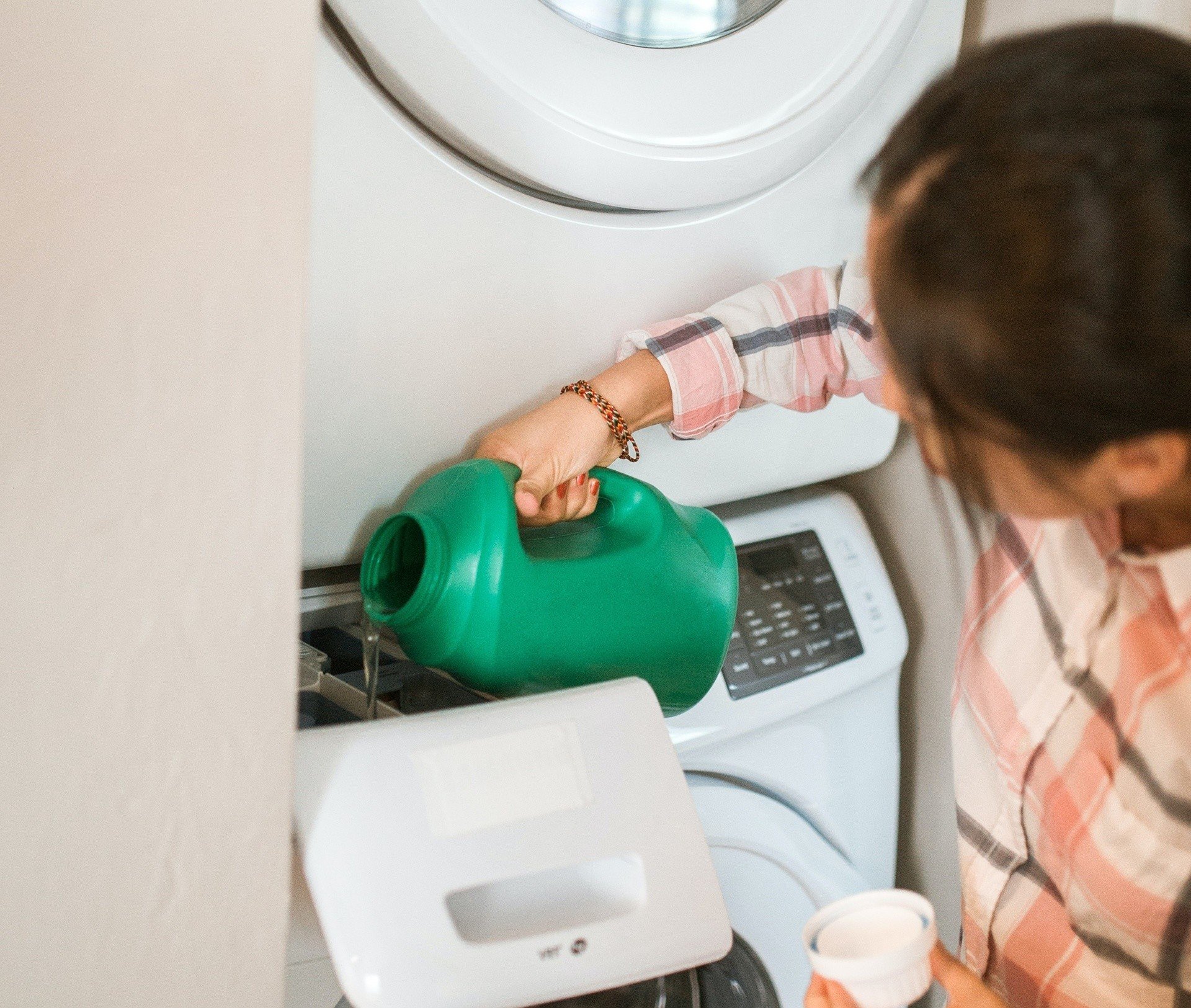Badania wskazują, że częste sprzątanie skraca życie! Domowe środki czystości,  które szkodzą naszemu zdrowiu | RegioDom