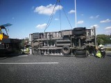 Wypadek na autostradzie A4: kontener zsunął się z ciężarówki na węźle Sośnica. Korek ciągnął się od Rudy Śląskiej