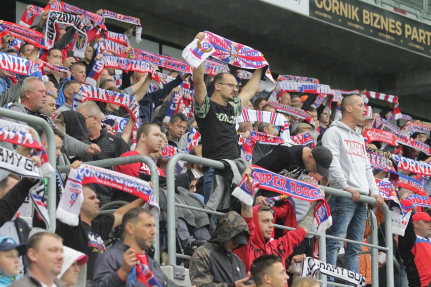 Aż 5 tys. kibiców weszło na stadion i kibicuje w meczu 3....