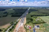 Trwa budowa drogi S6 Koszalin - Słupsk. Rozpoczęły się pierwsze prace bitumiczne