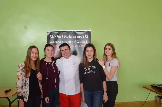 Michał Fabiszewski, znany z programu MasterChef, był gościem liceum w Zwoleniu.