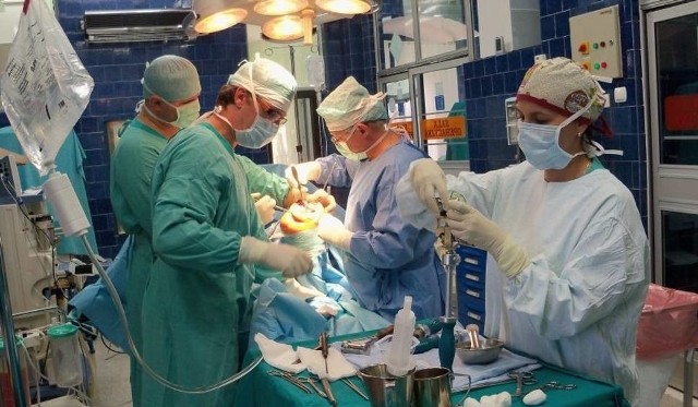 Na Opolszczyźnie na operację stawu stawu kolanowego oraz stawu biodrowego czeka łącznie ponad 5 tys. osób.