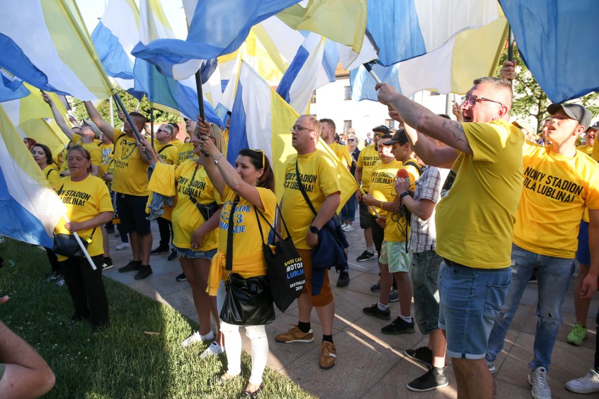 Kibice żużlowego Motoru Lublin wyszli na ulicę i napisali list do prezydenta. Zobacz manifestację fanów