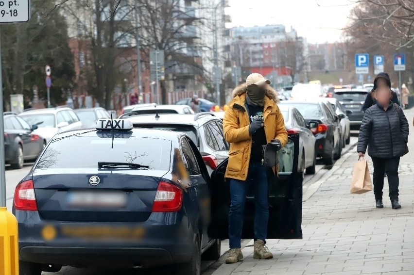 Pościg i strzały w centrum Wrocławia. Zatrzymany taksówkarz.