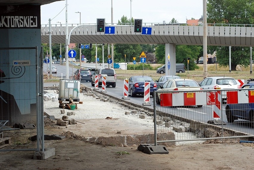 Na pl. Społecznym jezdnia powstaje pod estakadą. Jednak trzeba będzie zamknąć ruch