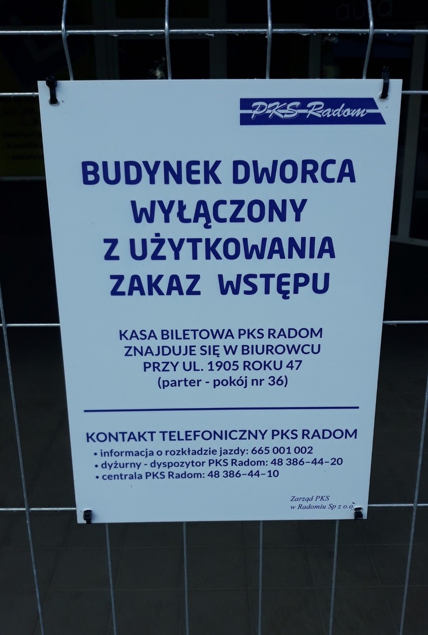 Budynek dworca autobusowego w Radomiu zamknięty i wystawiony na sprzedaż. Cena wywoławcza to ponad cztery miliony złotych