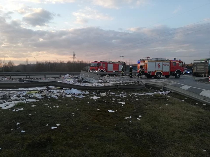 Wypadek w Starowej Górze. Karambol na DK 91. ZDJĘCIA. Jezdnia w kierunku Łodzi zablokowana!