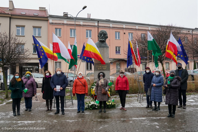Białystok. Na skwerze im. Pawła Adamowicza prezydent upamiętnił rocznicę urodzin Ludwika Zamenhoffa, twórcy języka esperanto