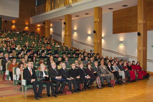 Współpraca WSFiZ w Białymstoku z CEI stwarza niepowtarzalną szansę na udział w wymianach studentów, a także słuchaczy programu MBA.