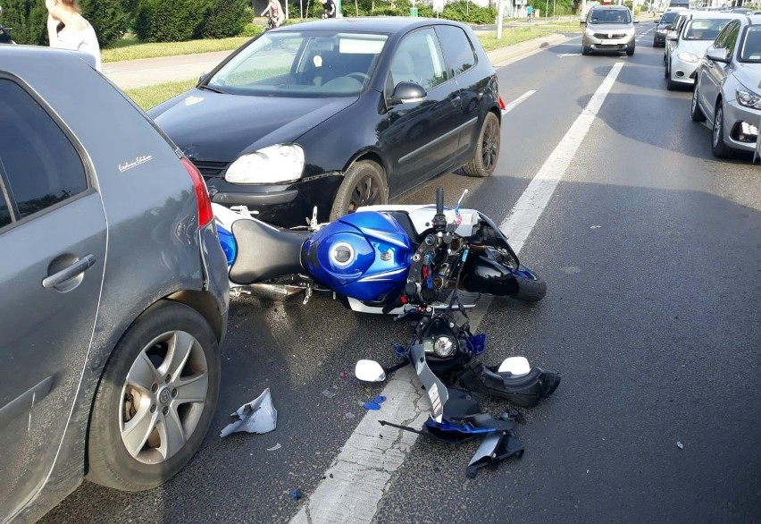 Wypadek na Legnickiej. Kobieta wjechała w motocykl