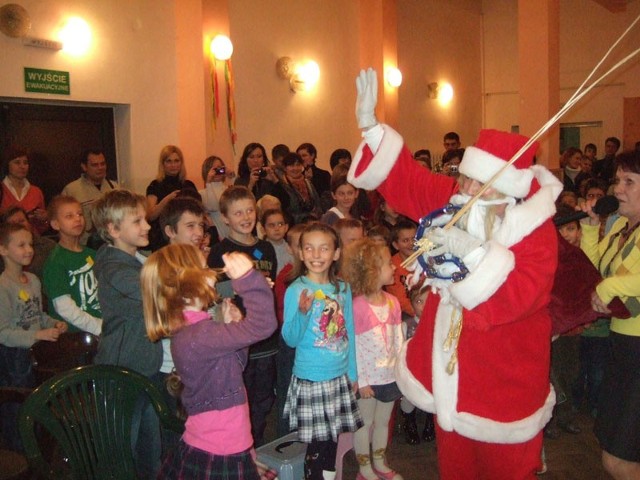 Około 160 dzieci głośnym okrzykiem przywołało Świętego Mikołaja w "Malwie".