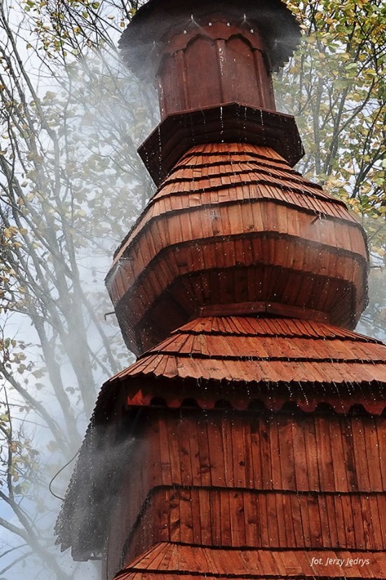 Powroźnik. Najstarszą cerkiew w Karpatach chroni już system fog [ZDJĘCIA]