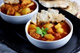 Pomysł na obiad w stylu indyjskim. Aloo gohbi, czyli curry ziemniaczano-kalafiorowe z Pendżabu [PRZEPIS]