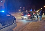 Nowa Wieś Zachodnia. Policyjna akcja, w której udało się zatrzymać dwóch mężczyzn w skradzionym samochodzie