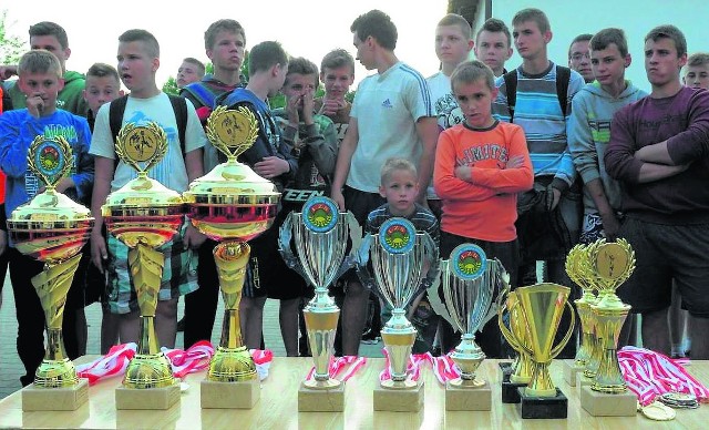 W turnieju piłki nożnej pierwsze miejsca w trzech kategoriach wiekowych zdobyły drużyny z Dobrej, Mostek i drużyna Ultras.