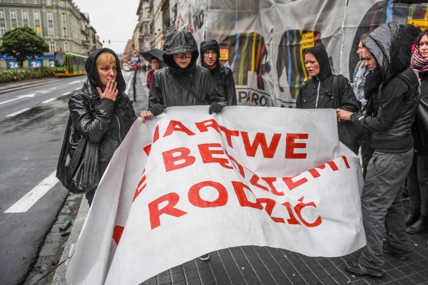 Po zamieszkach w Poznaniu: Policja nas biła i zatrzymała bezprawnie - mówią anarchiści