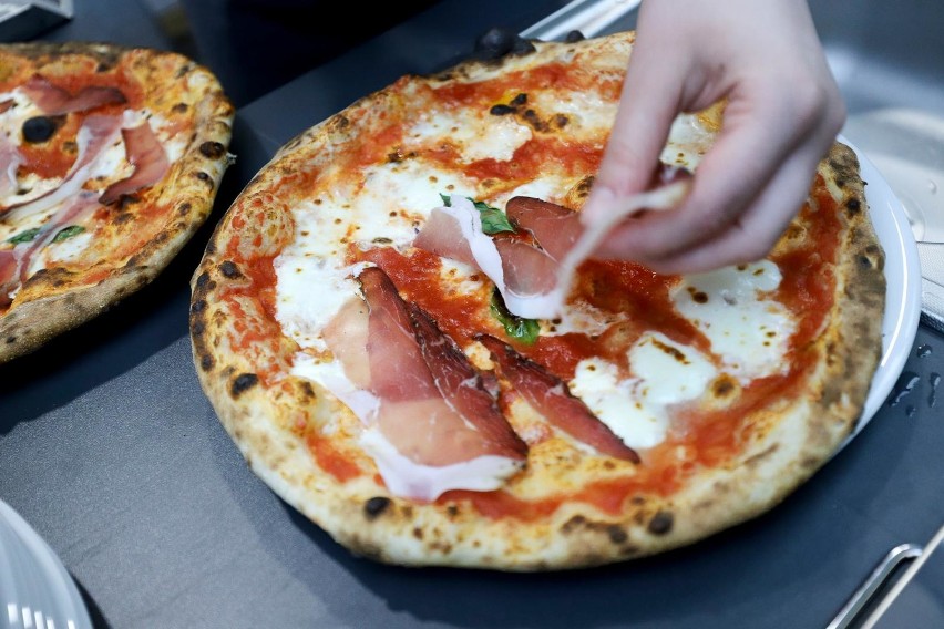 Białostockie pizzerie szykują pizzę na Międzynarodowy Dzień...