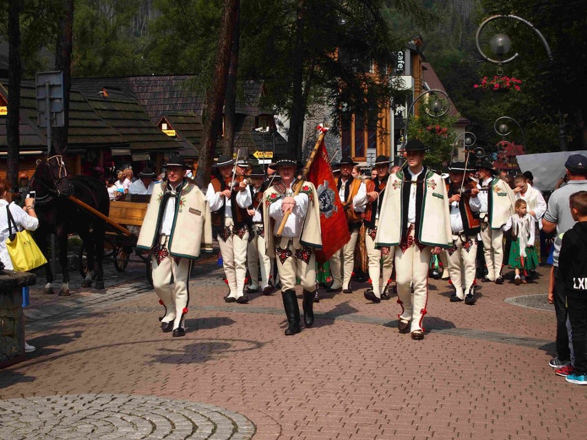 Zakopane. Góralski korowód przeszedł Krupówkami [ZDJĘCIA]