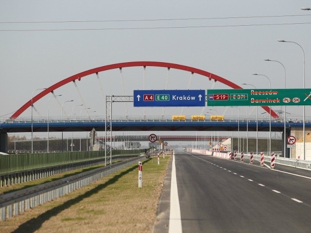 Na razie z Rzeszowa można dojechać autostradą bezpośrednio tyko do Dębicy.