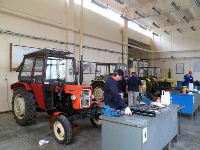 W radomskim Agrotechniku trwają egzaminy absolwentów szkół rolniczych z całego regionu.