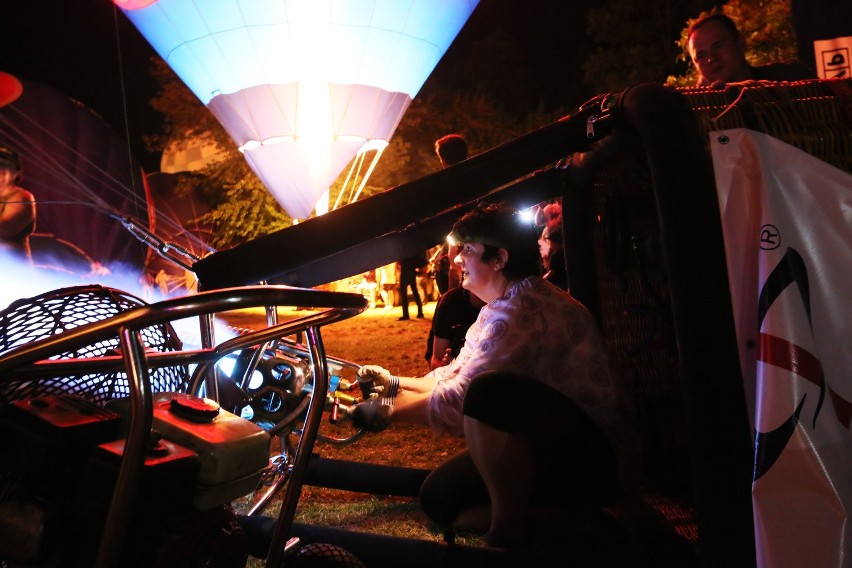 Nocny pokaz balonowy w Nałęczowie
