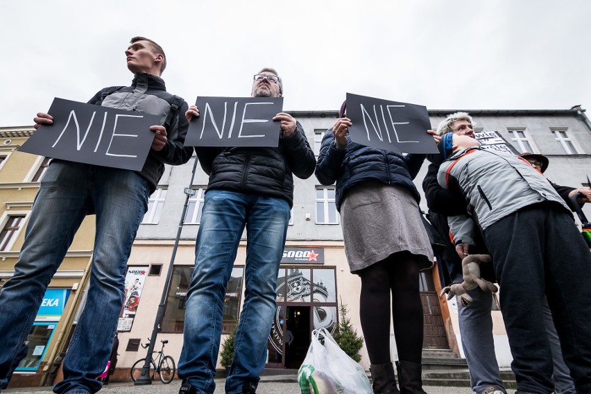 W piątek wieczorem przeciwko przemocy domowej protestowano...