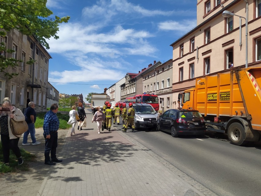 Na ulicy Lotników w Żarach zderzyły się dwa auta.
