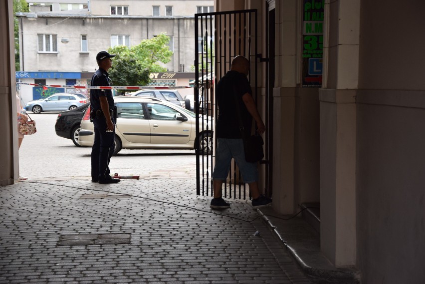 Policja poszukuje sprawców napadu na kantor w Częstochowie