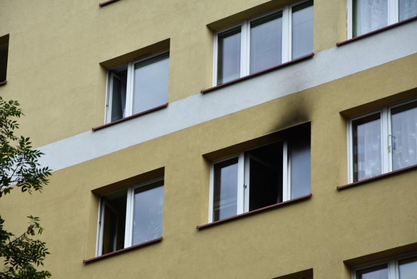 Tarnów. Pożar w mieszkaniu przy ulicy Lwowskiej [ZDJĘCIA, WIDEO]