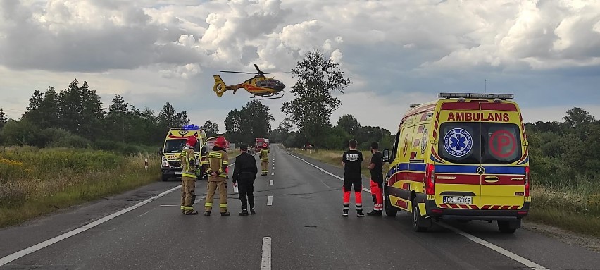 Zderzenie dwóch aut osobowych i ciężarówki na Drodze...