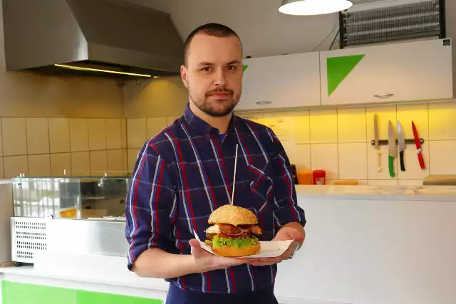 Wojciech Krzyk, właściciel Burger State z Radomia, zaprasza do nowo powstałego lokalu.