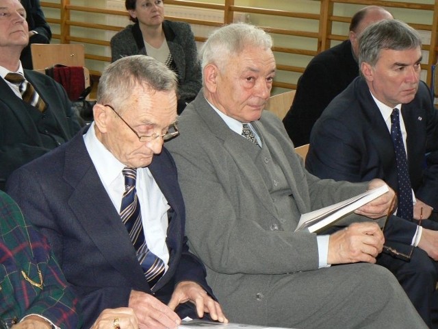 Prof dr hab. Henryk Samsonowicz i prof. dr. hab. Feliks Kiryk podczas konferencji naukowej w Szydłowie