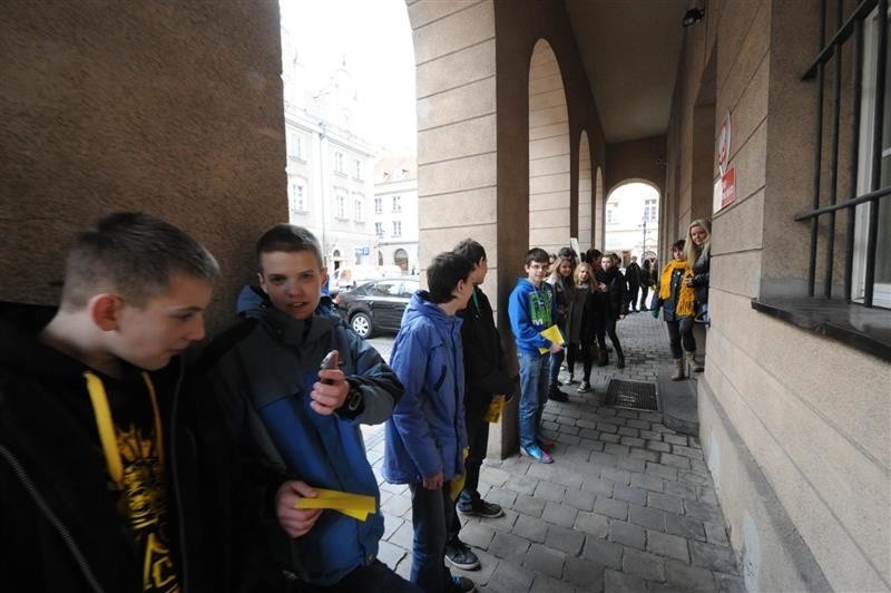 400 uczniów na Rynku w Opolu.