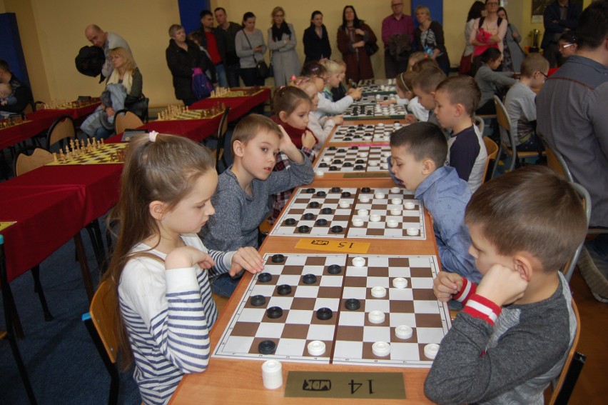 Na „Festiwal szachowo-warcabowy” zaproszono graczy do  LO...