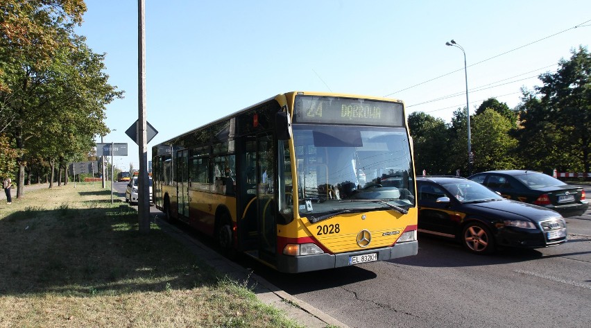 Wypadek autobusu MPK na Śmigłego-Rydza. Troje pasażerów przewiezionych do szpitala [ZDJĘCIA]