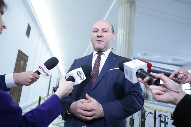 Szymon Szynkowski vel Sęk odniósł się do przyjęcia rozporządzeń pakietu "Fit for 55". Zaznaczył, że opozycja zachowała się podczas głosowania nieodpowiedzialnie.