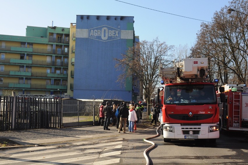 Pożar bloku przy ul. Roboczej w Poznaniu: Spłonęło 15...