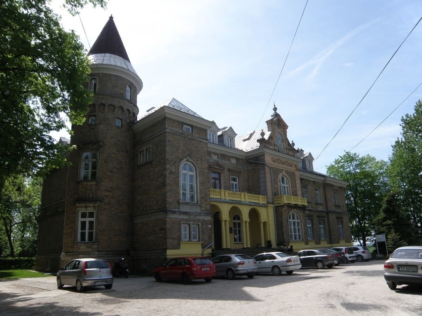 Pałac w Łopusznie został wybudowany w latach 1897-1905....