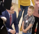 6-letni Rafał z Rybnika uratował mamę. Premier Morawiecki pogratulował bohaterowi. Chłopiec wezwał pomoc do nieprzytomnej mamy