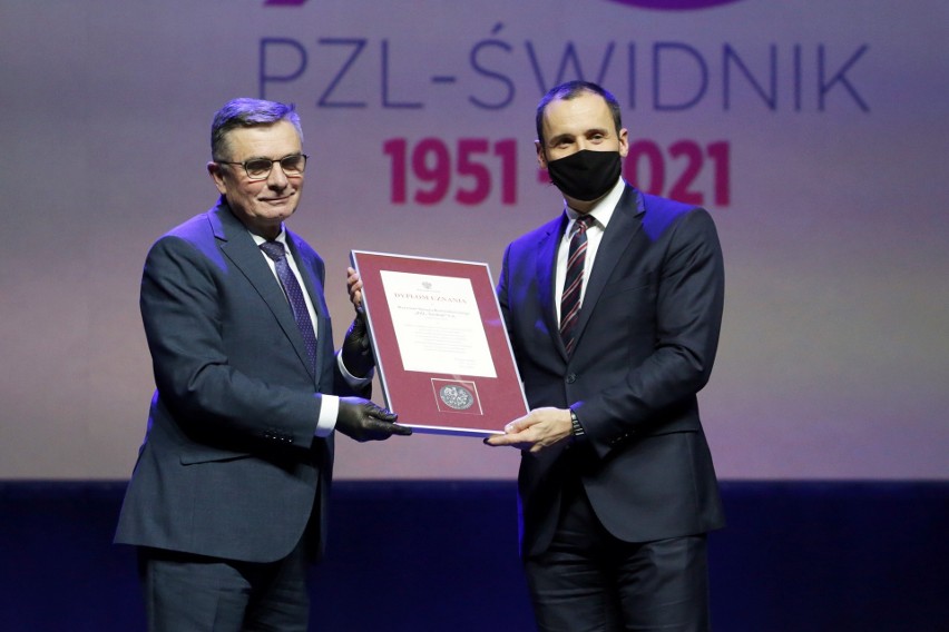 Uroczysta gala z okazji 70-lecia PZL-Świdnik w CSK. Pracownicy otrzymali medale i odznaczenia państwowe