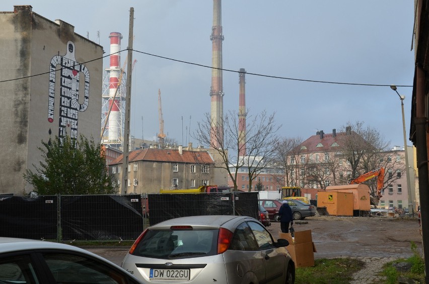 Wrocław: Spielberg skończył kręcić. Zburzyli stację metra i robią parking (ZDJĘCIA)