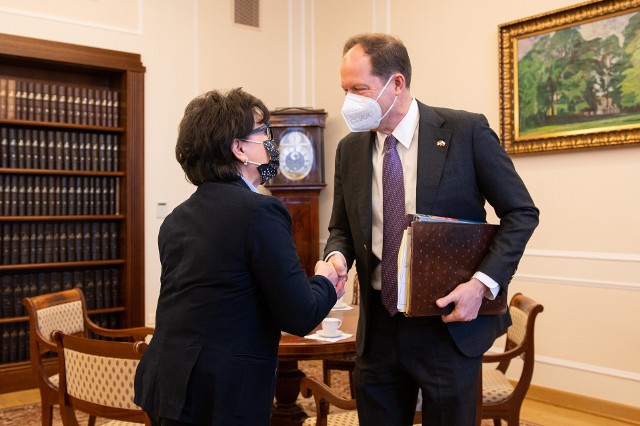 Marszałek Sejmu Elżbieta Witek spotkała się z ambasadorem USA w Polsce Markiem Brzezińskim