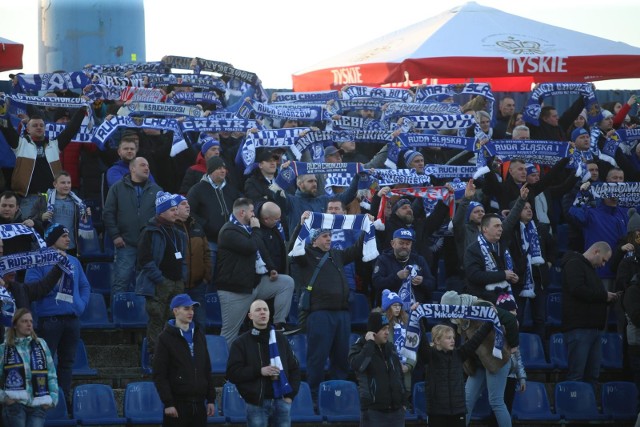 12.03.2022. Kibice na meczu Ruch Chorzów - Pogoń Grodzisk Mazowiecki.    Zobacz kolejne zdjęcia. Przesuwaj zdjęcia w prawo - naciśnij strzałkę lub przycisk NASTĘPNE