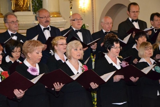 Cantemus Domino na festiwalu w Ejszyszkach. Teraz chór też nie odpoczywa. W sobotę będzie śpiewał podczas święceń nowego biskupa w Gorzowie, a 29 czerwca w nowosolskim kościele p.w. św. Józefa wystąpi na koncercie dyplomowym studenta UZ.