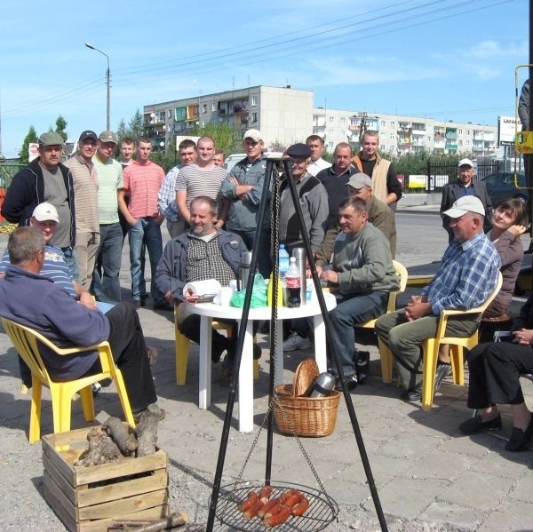 Sadownicy w Warce (na zdjęciu) jako pierwsi rozpoczęli ogólnopolską akcję protestacyjną. Miejscową przetwórnię blokują już od dwóch tygodni.