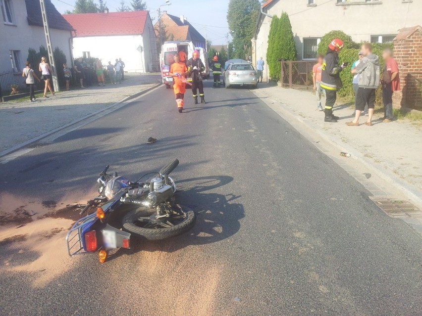 Wypadek pod Trzebnicą. Pijany motocyklista zderzył się z samochodem [ZDJĘCIA]